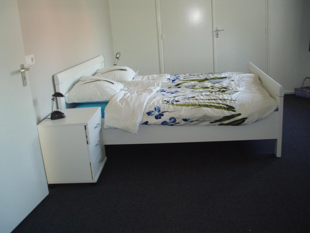 B&B Fam. Tavenier Vrouwenpolder Kamer foto