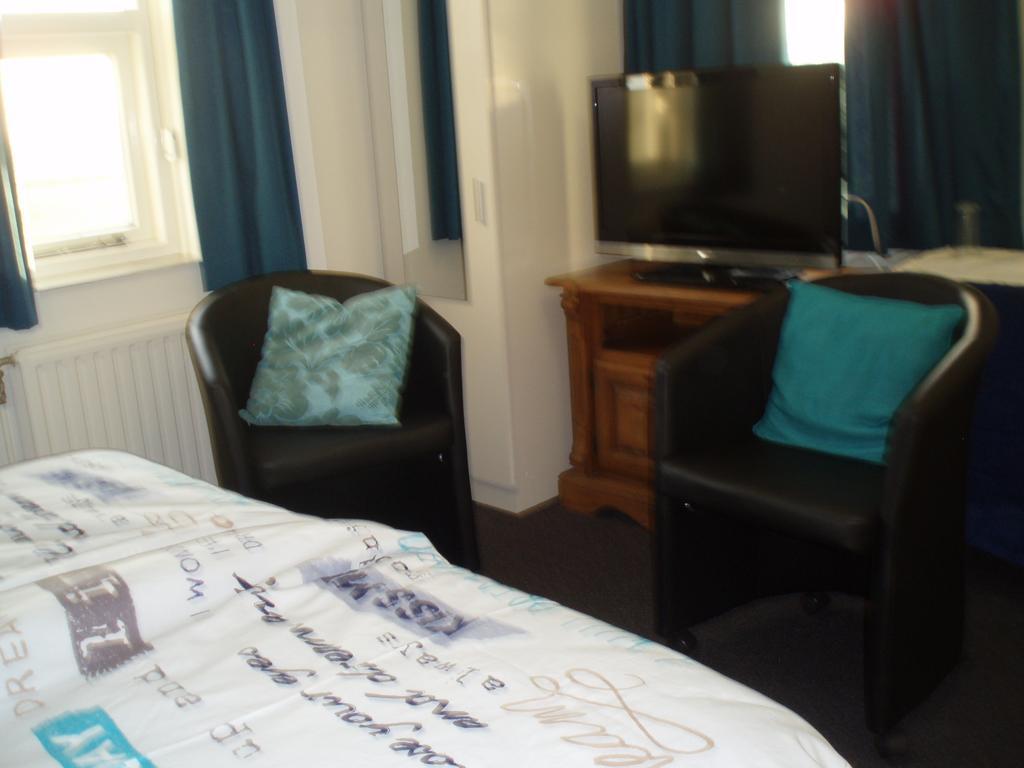 B&B Fam. Tavenier Vrouwenpolder Kamer foto