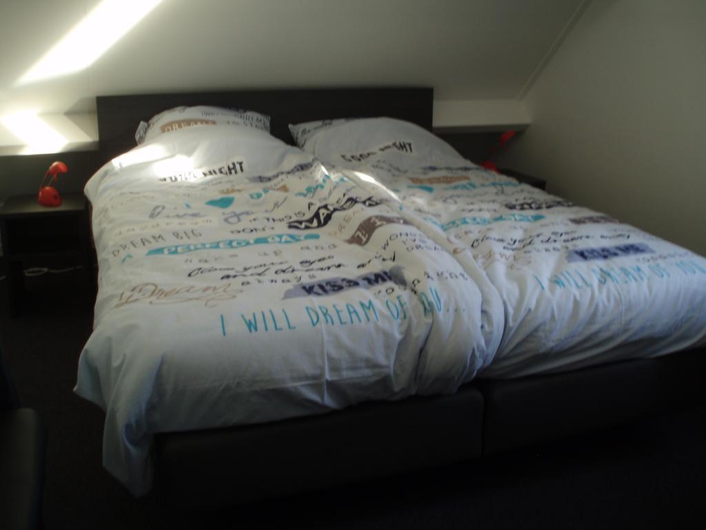 B&B Fam. Tavenier Vrouwenpolder Kamer foto