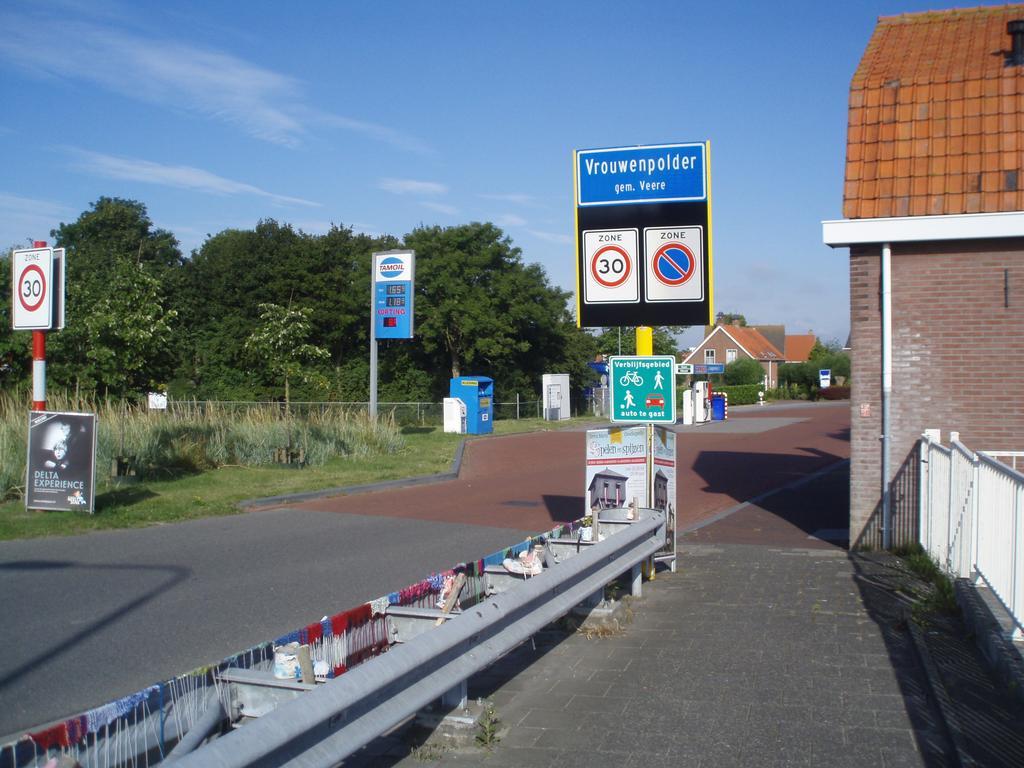 B&B Fam. Tavenier Vrouwenpolder Buitenkant foto